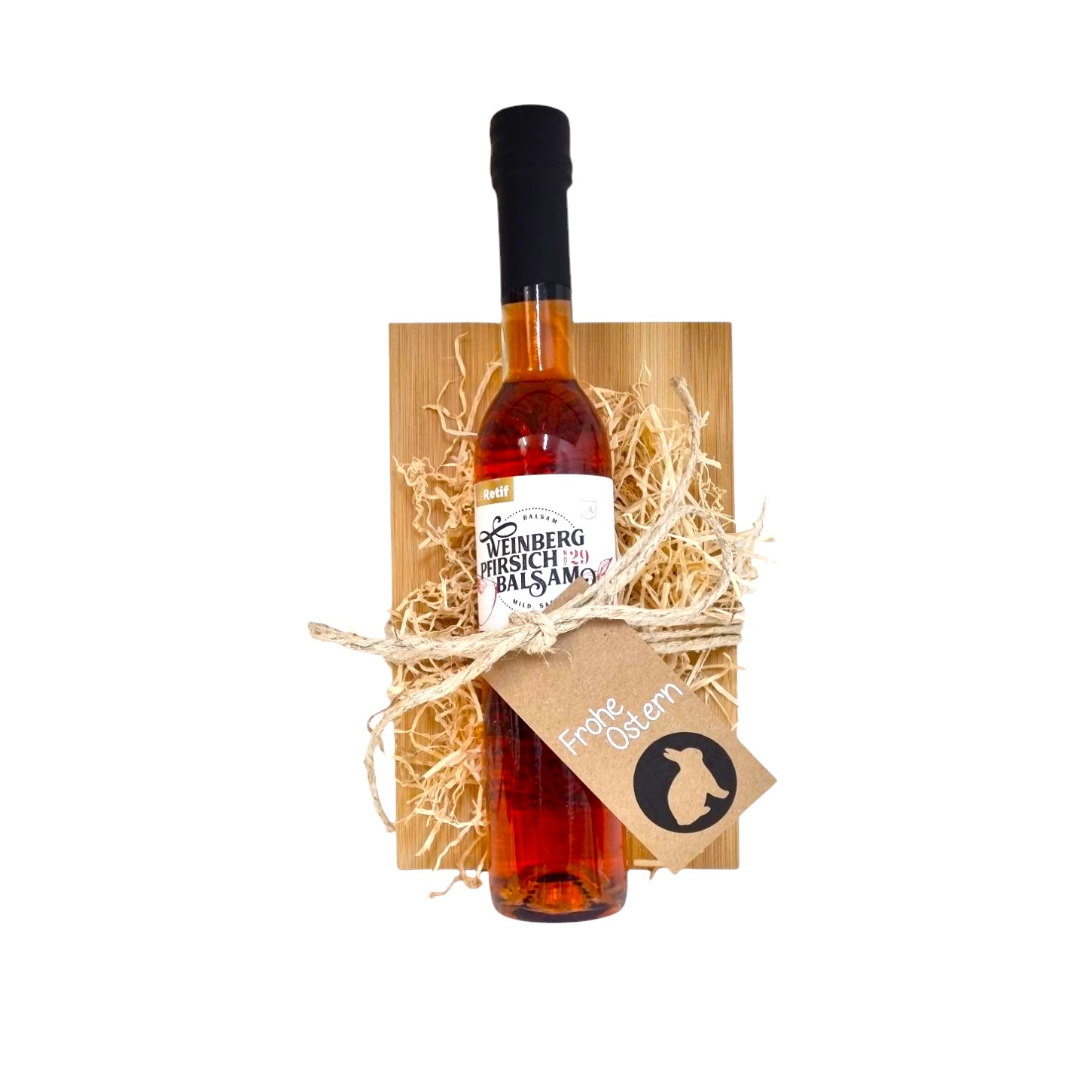 Auf Holzbrett liegende Flasche Weinbergpfirsichessig mit Kordel befestigt