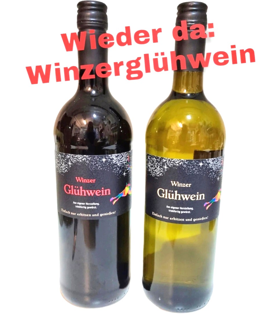Im Focus 2 Flaschen Glühwein weiß und rot
