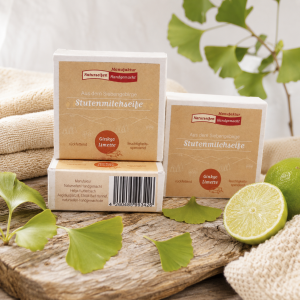 Drei quadratische in weißem Pappkarton eingepackte handgemachte Stutenmilchseife Ginkgo Limette